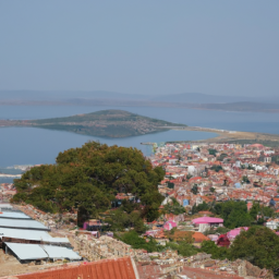 Ayvalık: Ege'nin gözde tatil beldelerinden Ayvalık'ın tarihi evleri ve denizi