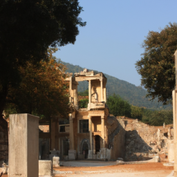 Efes Antik Kenti: Tarihi kalıntılarıyla ünlü Efes Antik Kenti